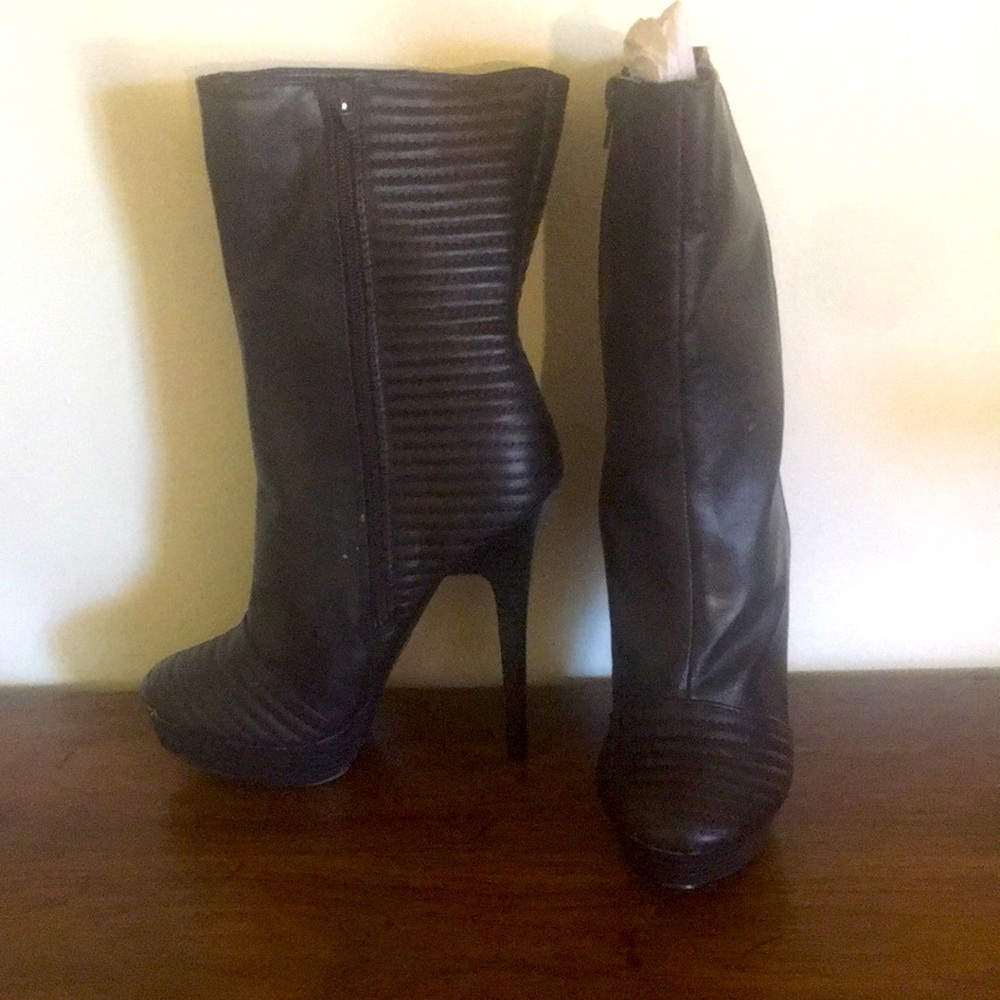 Sleek Black Women's Heeled Boots